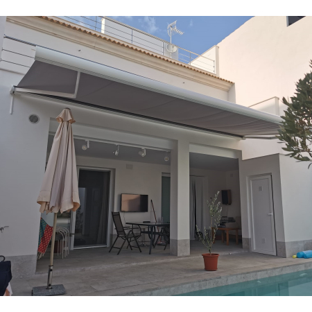 Toldo Cofre Samoa 4.00 m x 3.50 m Motorizado con mando a distancia y maniobra auxiliar