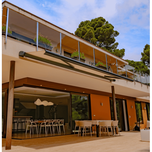 Toldo Cofre Samoa 4.00 m x 3.50 m Motorizado con mando a distancia y maniobra auxiliar