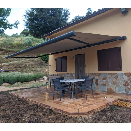Toldo Cofre Samoa 4.00 m x 3.50 m Motorizado con mando a distancia y maniobra auxiliar